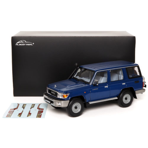 Toyota Land Cruiser 76 2017 - Blue 1:18 ALMOST REAL ALM 870101