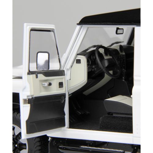 Land Rover Defender 90 Works V8 70th Edition 2018 - White 1:18 LCD MODELS LCD 18007W